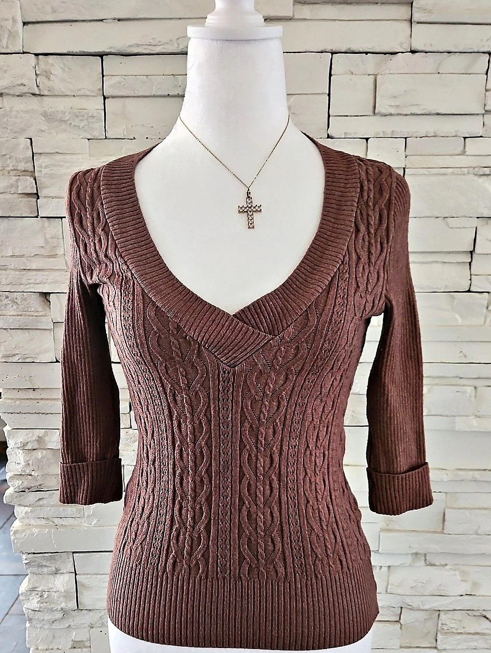bebe Cable Knit V-Neck Sweater in Brown Like New